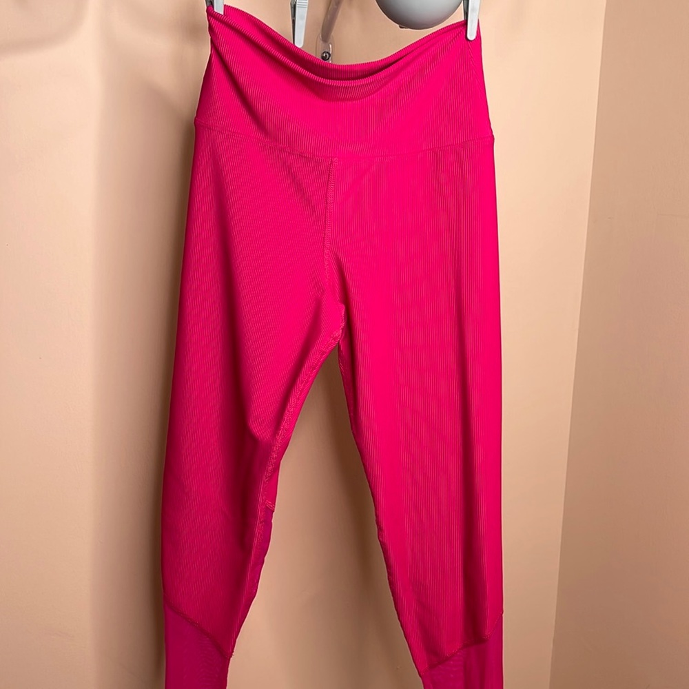 BEACH RIOT WOMEN’S KATARINA HIGH RISE RIBBED LEGGINGS FRUIT PUNCH PINK MESH